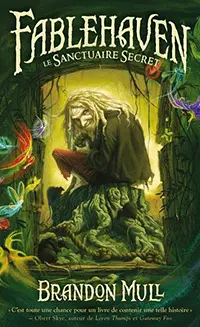 C'est la couverture du tome 1 de la série Fablehaven écrite par Brandon Mull. On peut y voir en arrière plan une porte qui s'ouvre sur une forêt avec au centre une souche d'arbre sur lequel est assis une sorcière qui sourit de façon effrayante. Des fées volent autour de la porte. Le titre du livre et le nom de l'auteur sont écris au premier plan. Hiboukss