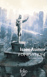 C'est la couverture de "Fondation" écrit par Isaac Asimov. On voit une ville futuriste avec une immense statue d'un personnage qui semble important et un vaisseau spatial vole à côté.