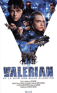 C'est la couverture de "Valerian et la cité des mille planètes" écrit par Christie Golden. On voit les deux personnages principaux et autour des alliés et des ennemis. Il y a des extraterrestres et un vaisseau spatial